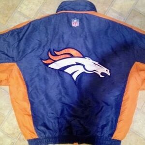 VTG 90s Denver Broncos Logo Athletic Puffer Jacket NFL Pro Line XL
